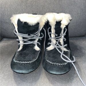 UGG Booties  Size 8 Black Suede Leather Chickaree Mocassins Shearling Lace Up